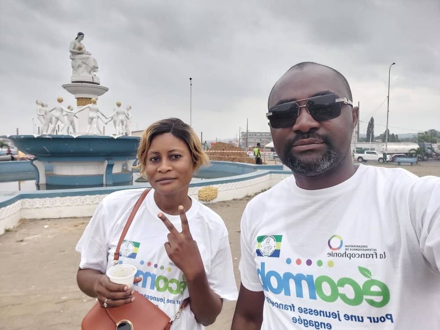 Membres de NZILA Leaders en t-shirt du projet ECOMOB