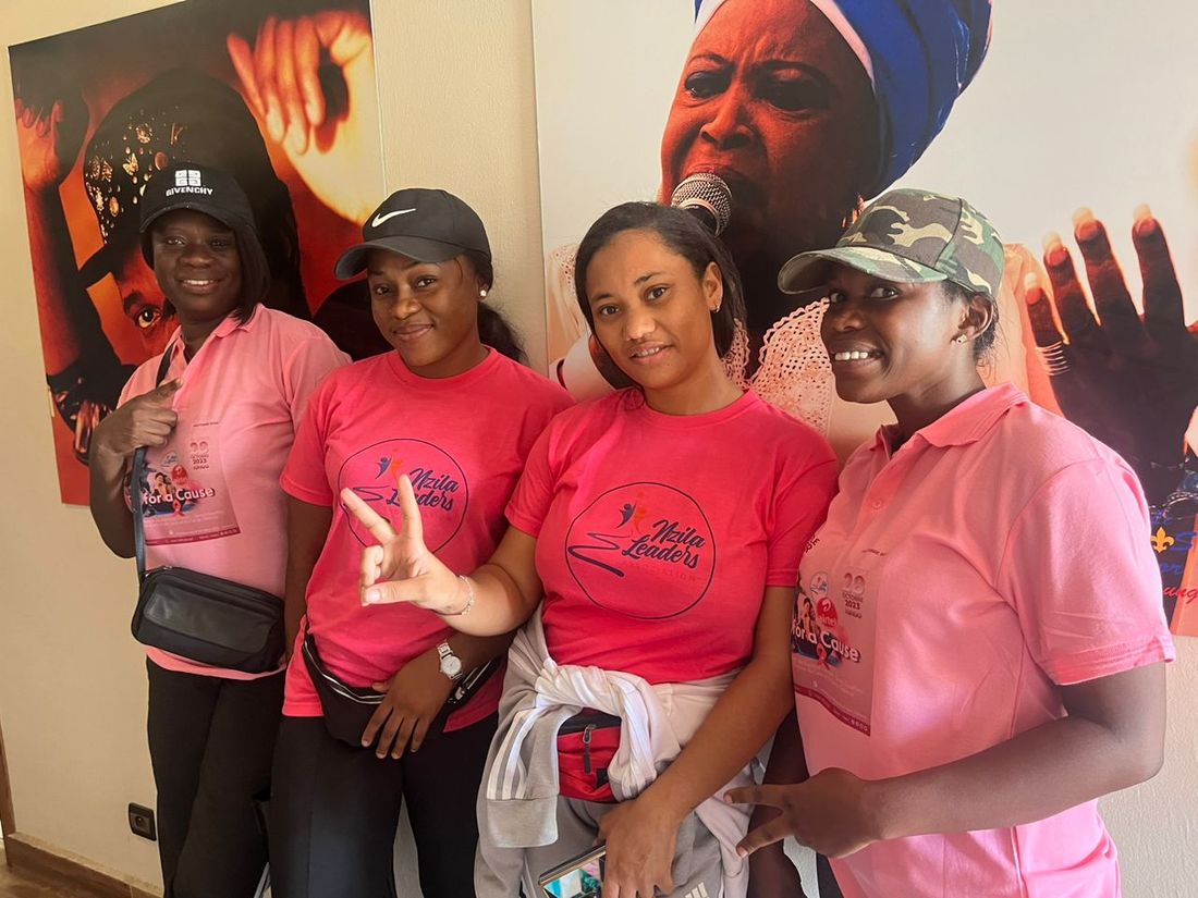 Action Octobre Rose de NZILA Leaders (sensibilisation au cancer du sein)