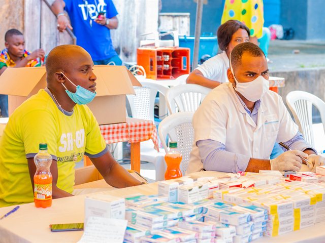 Caravane médicale gratuite de NZILA Leaders (soins, médicaments)
